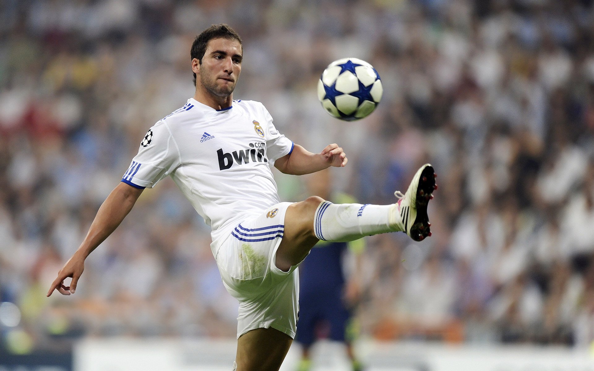 尤文防守稳健,意甲榜首之争进入白热化,尤文称霸意甲